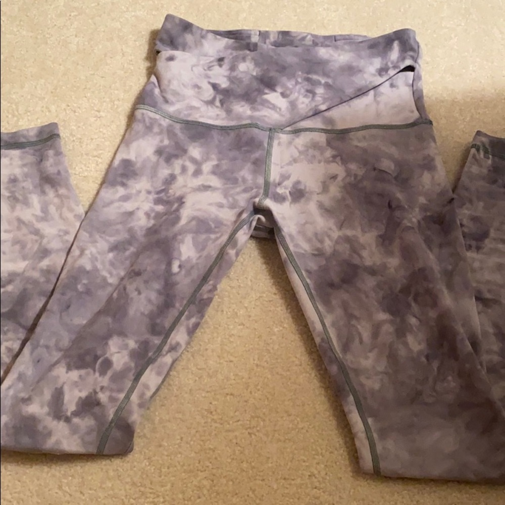 criss cross diamond dye lulu lemon aligns